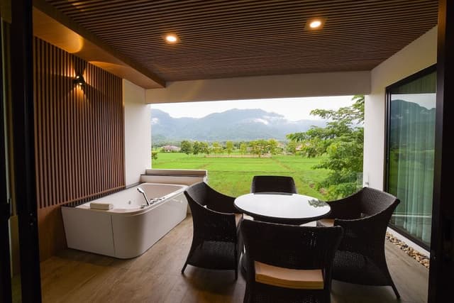 Penthouse Jacuzzi Suite