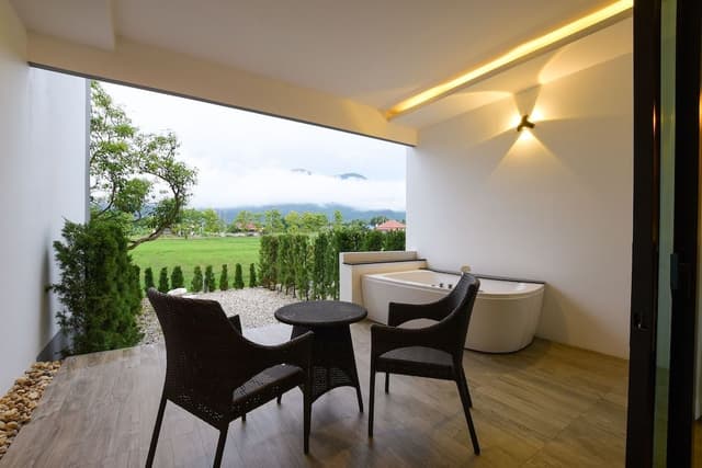 King Jacuzzi Suite