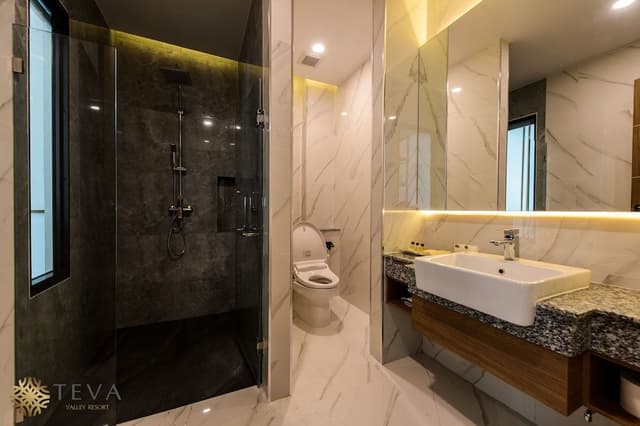 Panoramic Jacuzzi Suite