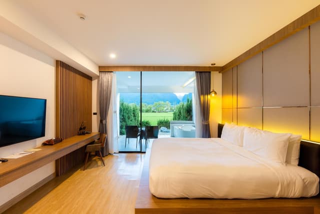 King Jacuzzi Suite