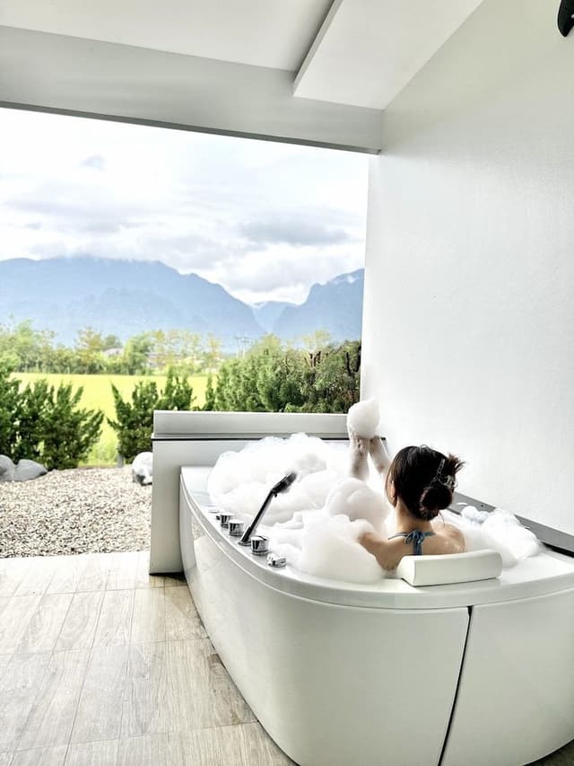 King Jacuzzi Suite