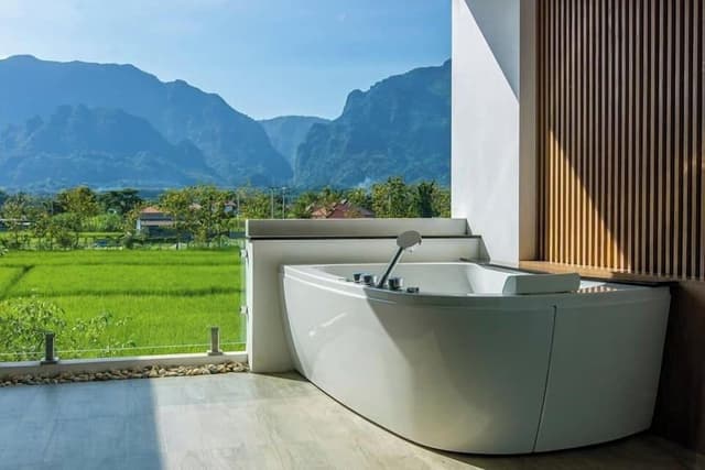 Panoramic Jacuzzi Suite