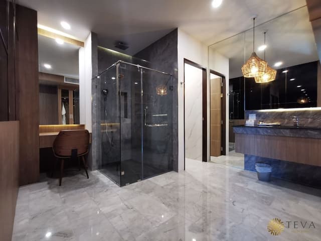 Penthouse Jacuzzi Suite