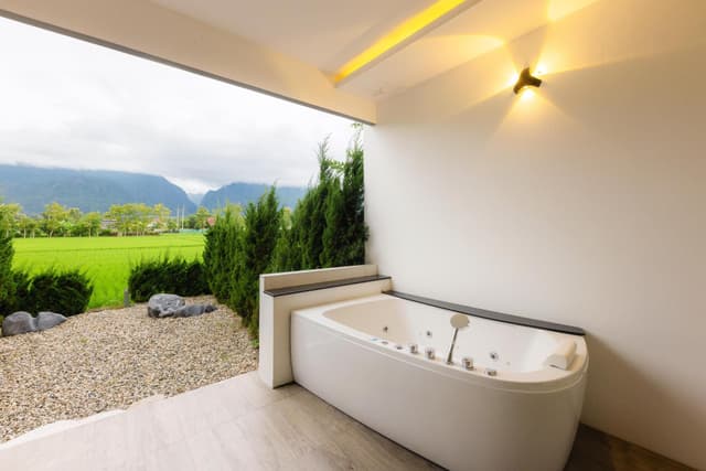 King Jacuzzi Suite