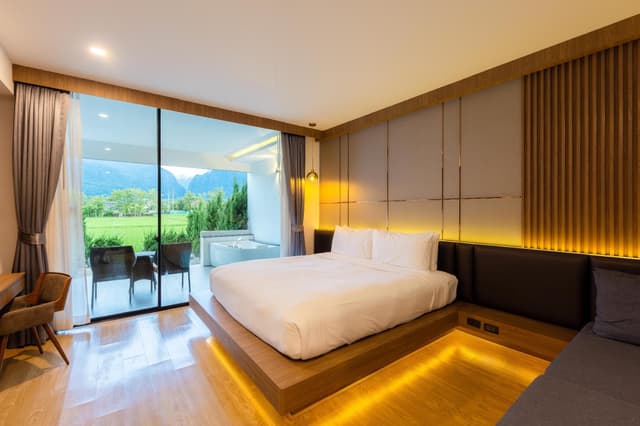 King Jacuzzi Suite