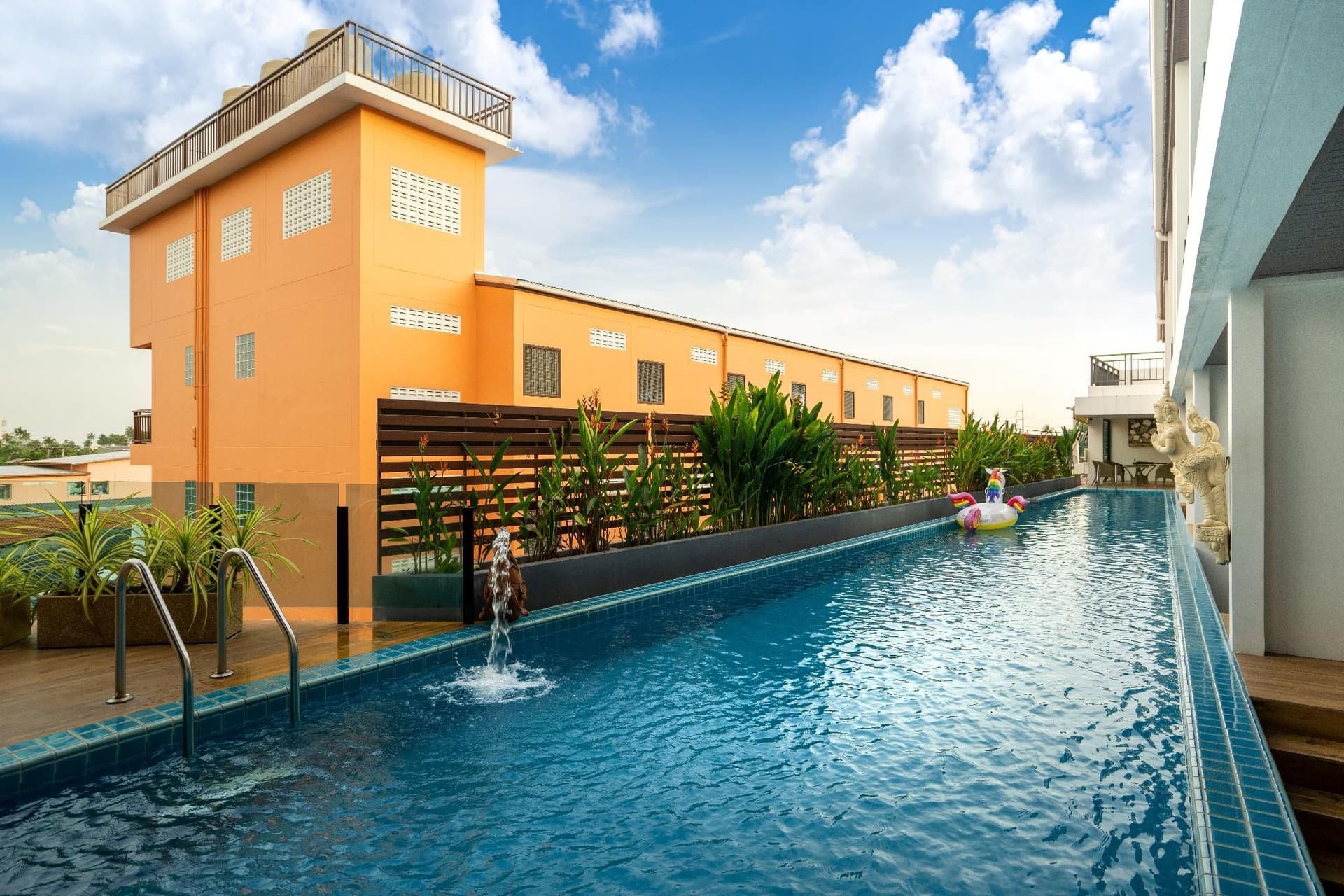 The Thames Pool Access Resort
