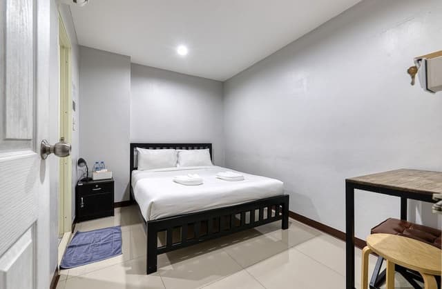 Standard Room without Window (6th Floor)