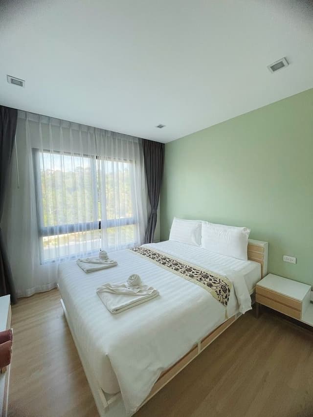 Deluxe One-Bedroom Condo