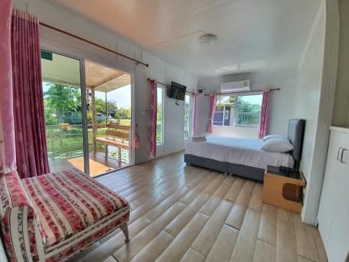 Bungalow with Garden View