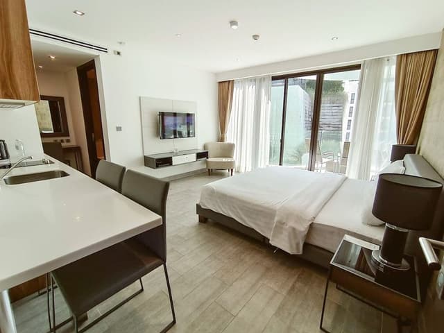 Deluxe Studio, Pool View