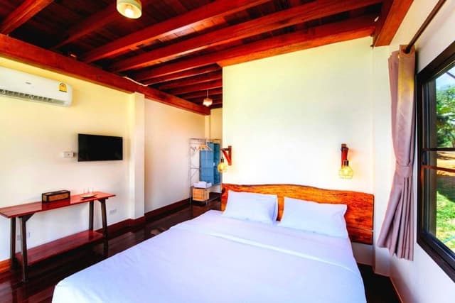 Deluxe Double Room with Air-Conditioned