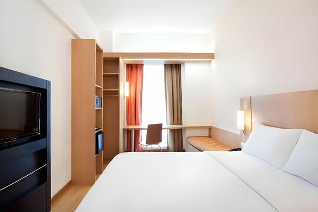 Superior - 1 Queen Bed