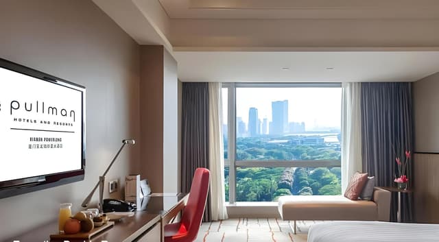 DOUBLE Deluxe Room with 1 King Bed Executive Floor