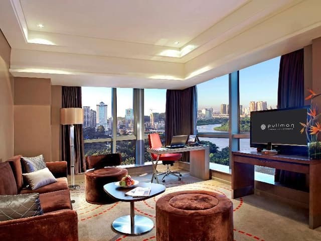 DOUBLE Deluxe Room with 1 King Bed Executive Floor