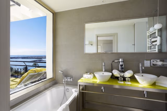 Junior Suite, 1 King Bed, Balcony, Sea View