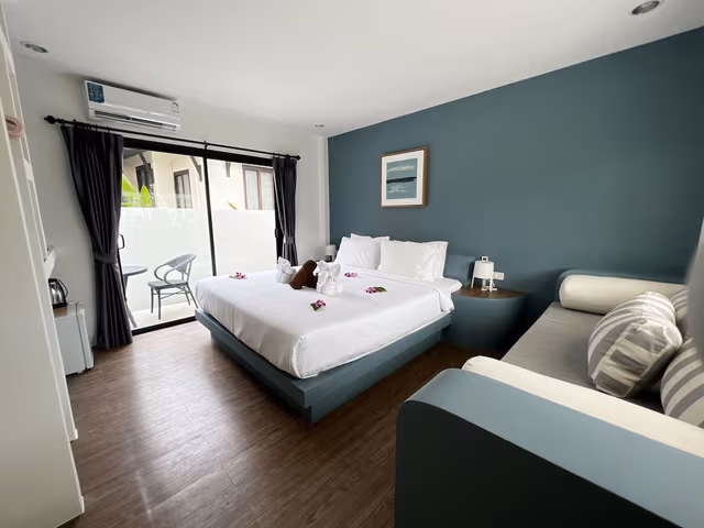 Deluxe Double Room, 1 King Bed, Terrace, Pool View