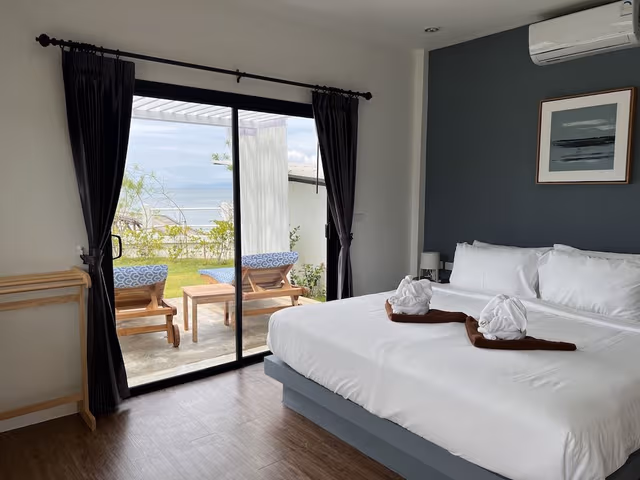 Deluxe Double Room, 1 King Bed, Terrace, Partial Sea View