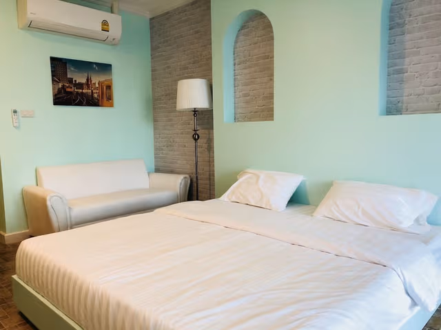 Classic Room, 1 King Bed, Non Smoking