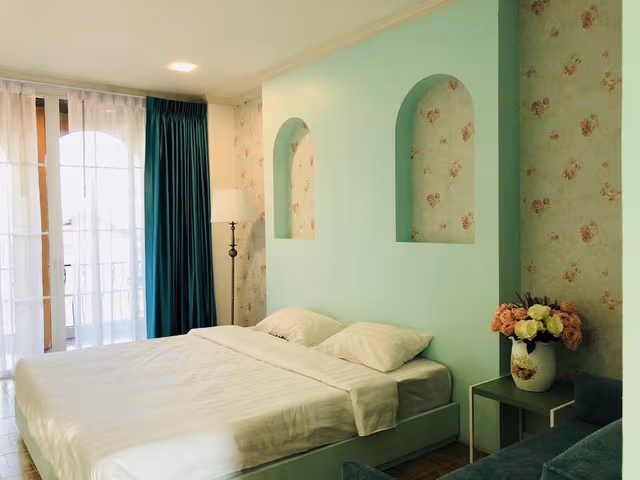 Classic Room, 1 King Bed, Non Smoking