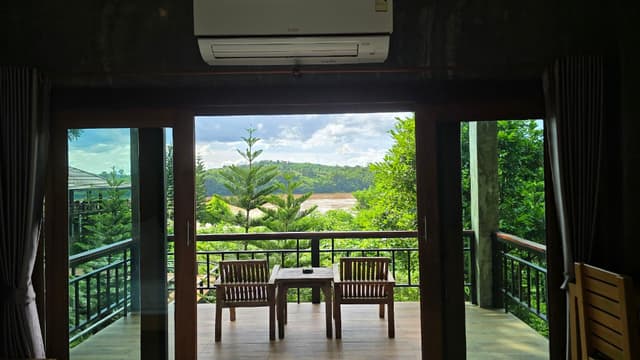 Supreme Deluxe Mountain and River View Twin Room