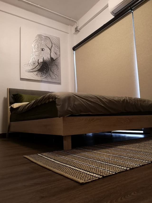 Standard Townhome, 1 Queen Bed, Non Smoking, Shared Bathroom
