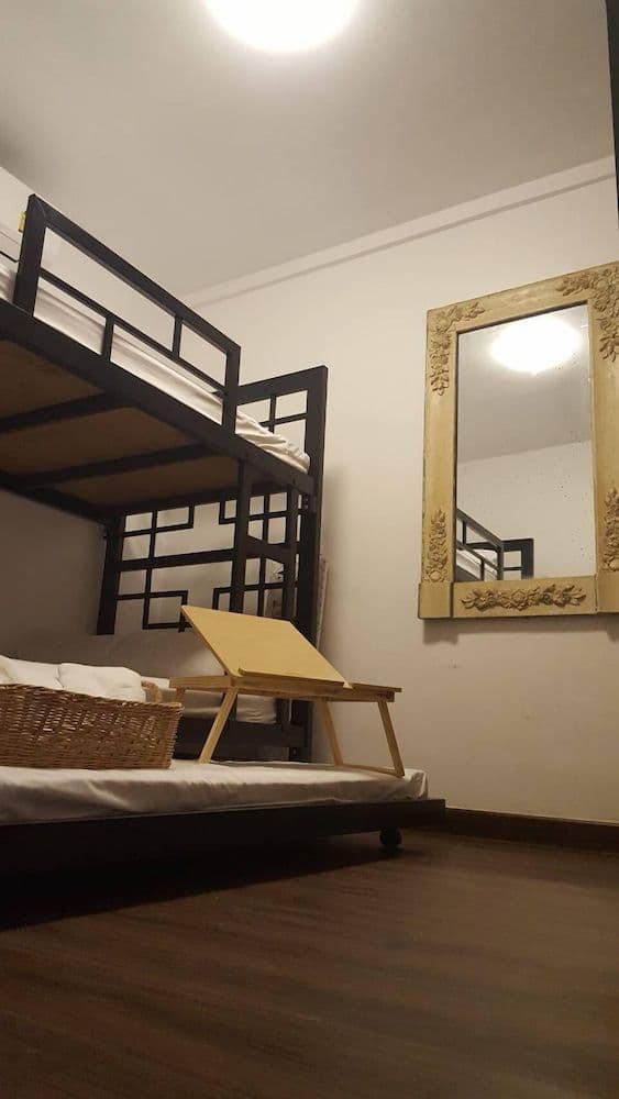 Standard Townhome, Non Smoking, Shared Bathroom