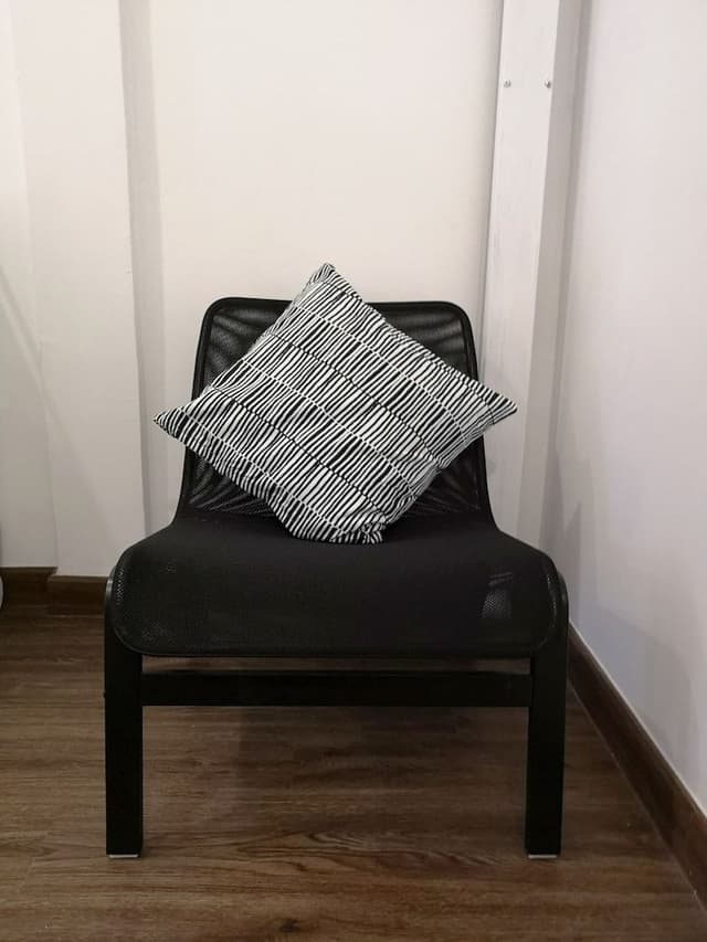 Standard Townhome, 1 Queen Bed, Non Smoking, Shared Bathroom
