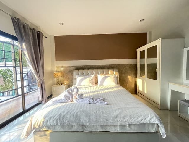 Deluxe Room, 1 King Bed, Non Smoking