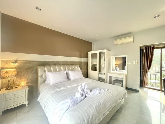 Deluxe Room, 1 King Bed, Non Smoking