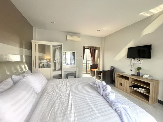 Deluxe Room, 1 King Bed, Non Smoking