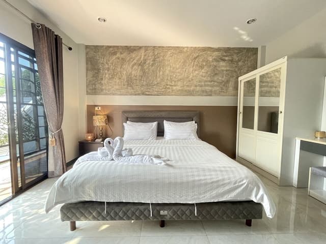 Deluxe Room, 1 King Bed, Non Smoking