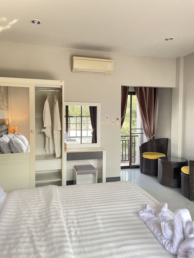 Deluxe Room, 1 King Bed, Non Smoking