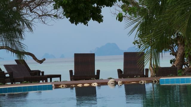 Comfort Room, 1 King Bed, Resort View