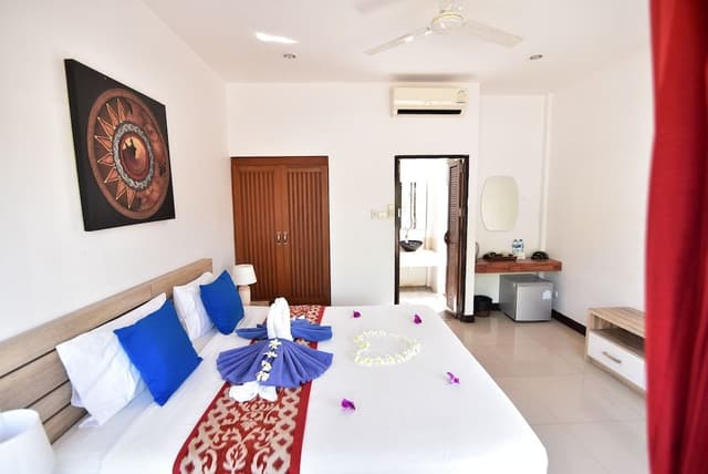 Comfort Room, 1 King Bed, Resort View