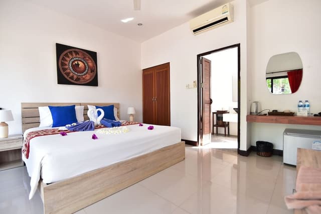 Comfort Room, 1 King Bed, Resort View