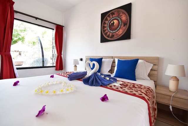 Comfort Room, 1 King Bed, Resort View