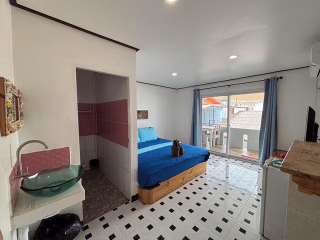 Basic Room, 1 King Bed, Air conditioning