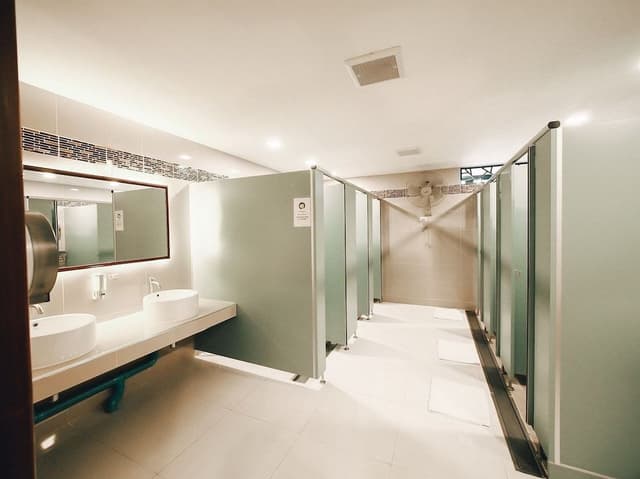 8-Bed Family room with Bathroom