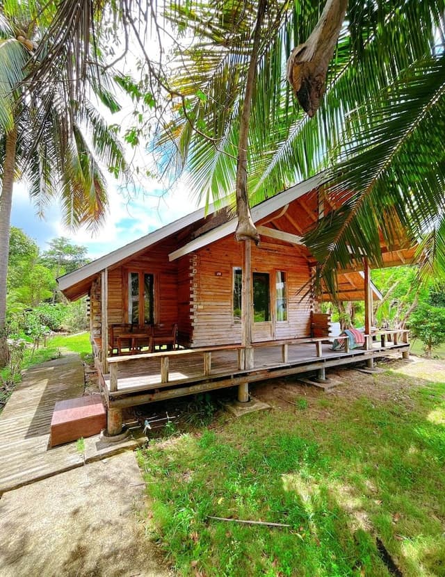 Air-con Bungalow Beach View