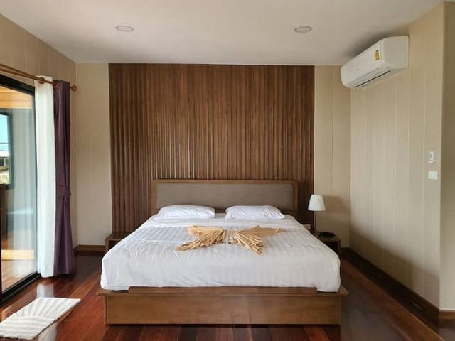 Air-con Bungalow Beach View
