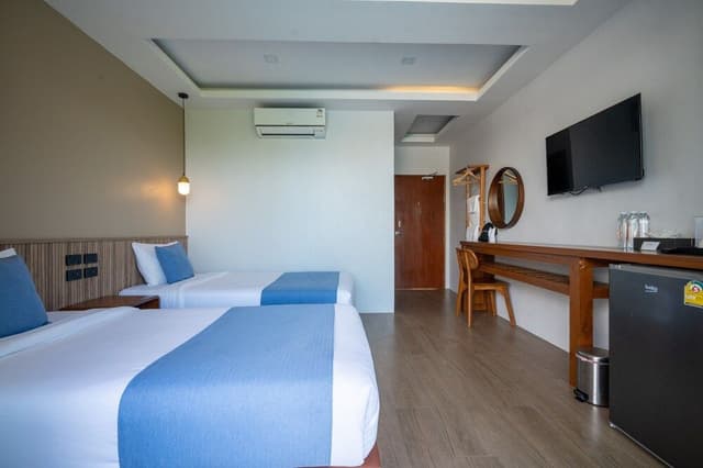 Deluxe Twin Room, Poolside