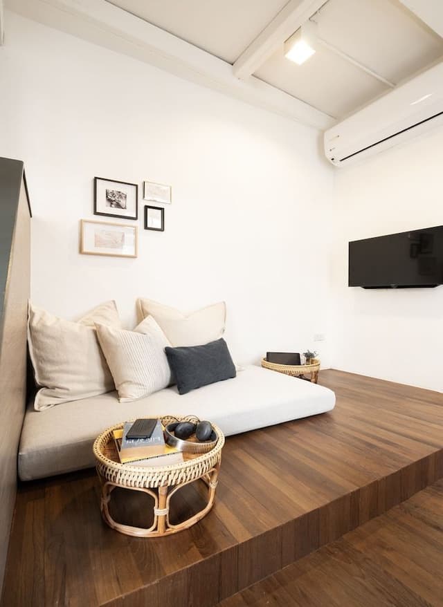 Private Room with Shared Bathroom