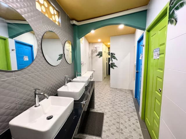 6 Bed Mixed Dormitory