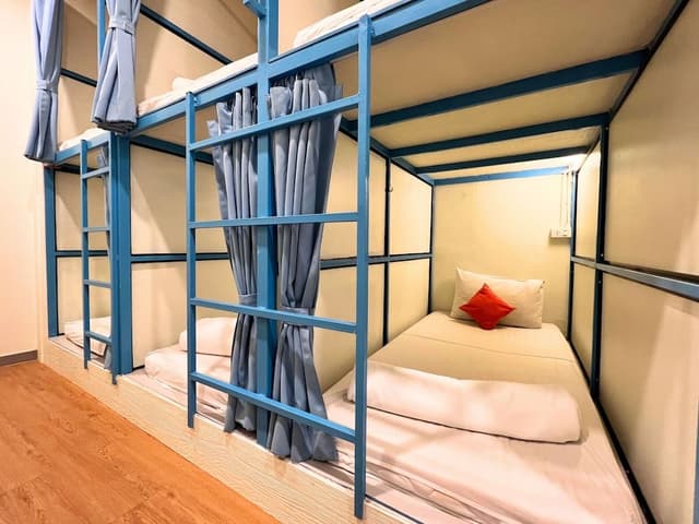6 Bed Mixed Dormitory