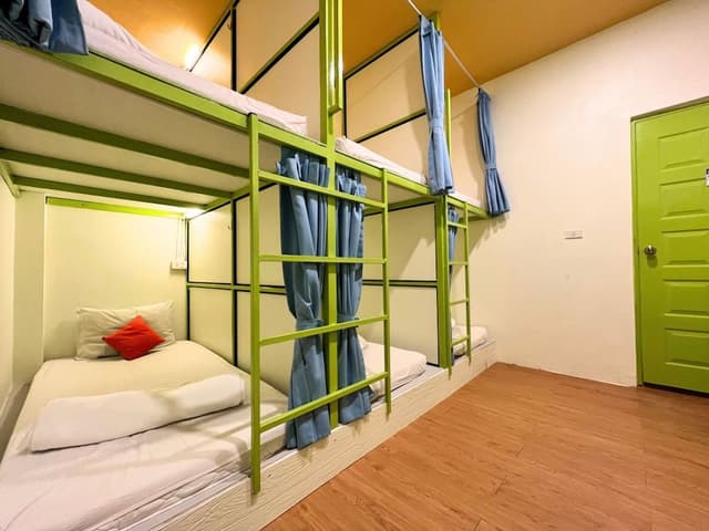 6 Bed Mixed Dormitory
