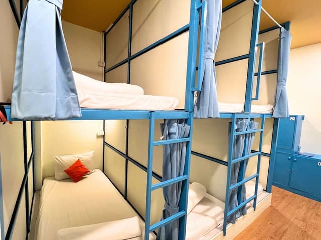 6 Bed Mixed Dormitory