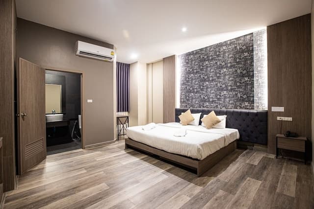 Deluxe King Room