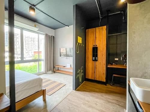Queen Bedroom