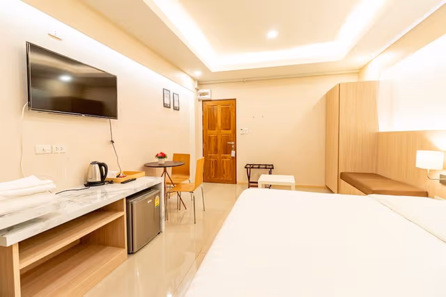 Suite, 1 King Bed with Sofa bed