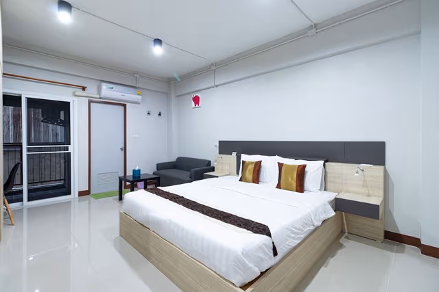 Deluxe Room, 1 King Bed